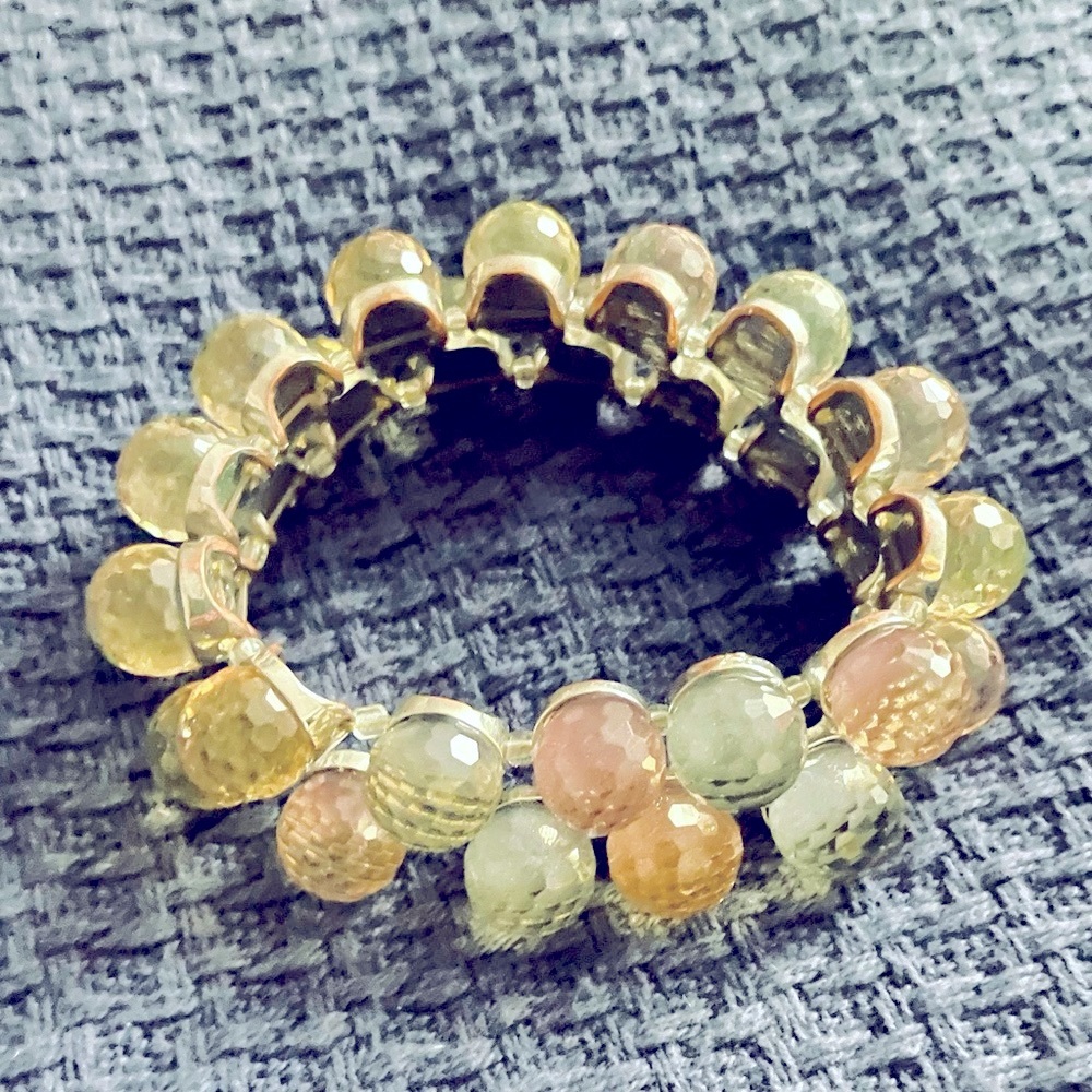 Beaded elastic bracelet. Free gift with purchase.